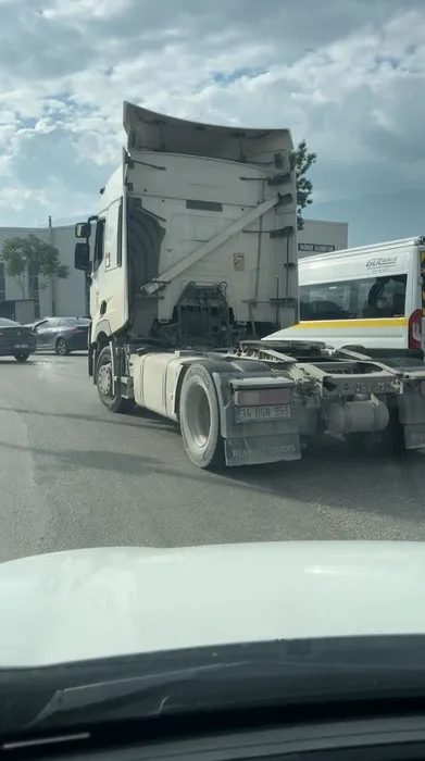 Bursa’da trafikte korku dolu anlar! Otomobil sürücüsü tepki gösterdi: Sen katil misin?