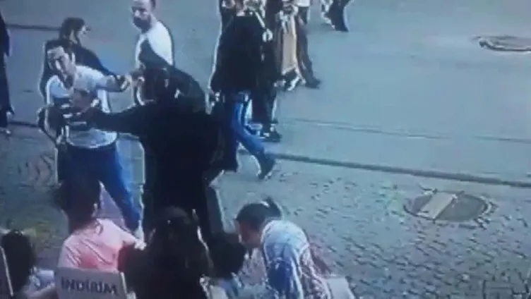 Ümraniye’de yanındaki kadını döven kişiye dayak kamerada
