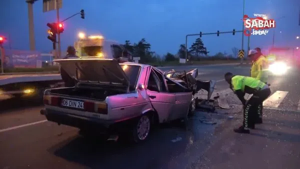 TIR'a arkadan çarpan otomobil paramparça oldu: 1 ölü | Video