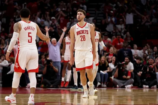 nba-yildizi-alperen-sengun-cocukluk-hayaline-kavustu-dunaya-unlu-oyuncu-jackie-chanden-milli-gururumuza-anlaml-1791776502117.jpg