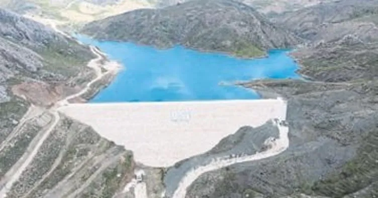 Antalya’da toprak suya doyuyor