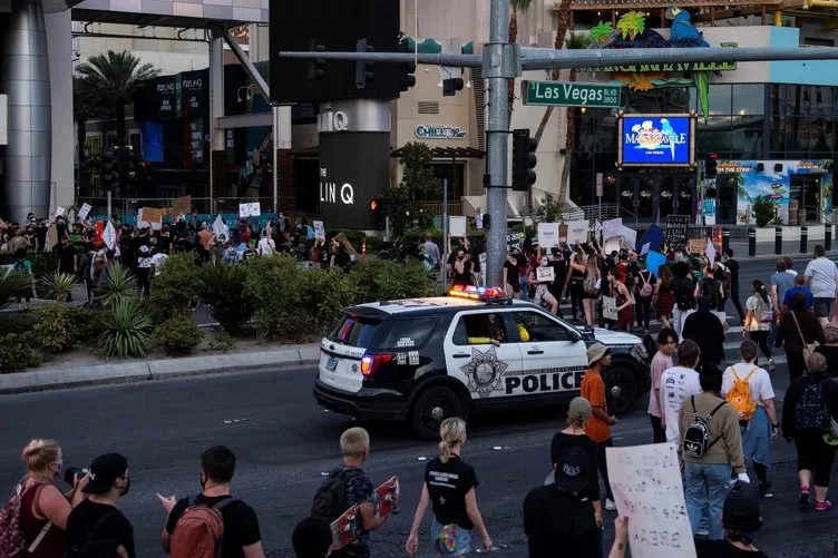ABD'de George Floyd'un öldürülmesinin ardından başlayan protestolar hızla yayılıyor! Çok sayıda ülkeye sıçradı