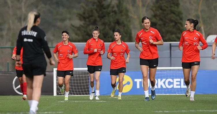 A Milli Kadın Futbol Takımı, İsviçre maçının hazırlıklarını tamamladı