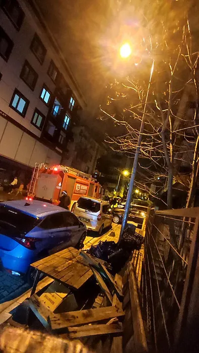 İstanbul Küçükçekmece’de 7 katlı bina tahliye edildi!