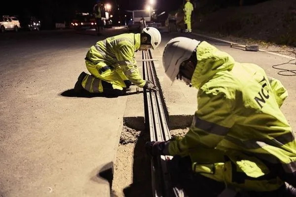 Dünyanın ilk elektrikli yolu açıldı