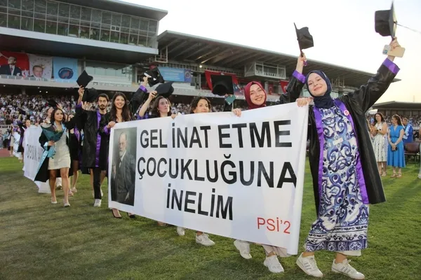 8-bin-ogrenci-kep-atti-akdeniz-universitesinde-mezuniyet-coskusu-1720010994681.jpg