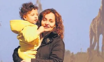 Anne-oğul sergi gezdi