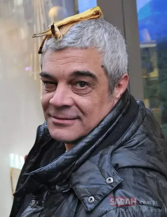 Bir dönemin en yakışıklı oyuncusuydu! Şimdi kafasında muz kabuğuyla sokaklarda dolaşıyor! 48 yaşındaki Murat Prosçiler’in son hali inanılır gibi değil
