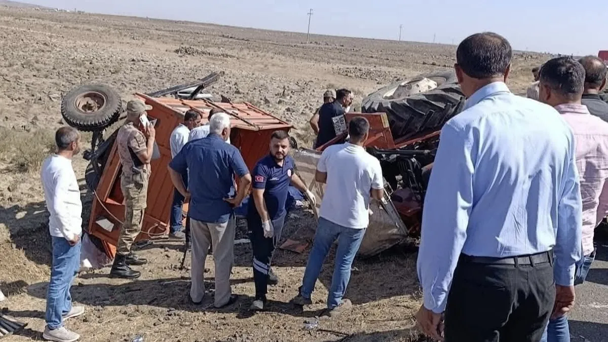 Traktör devrildi: 1 ölü, 4 yaralı