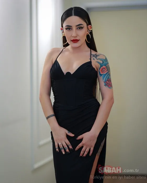 Mahkemeden kötü haber! Ünlü Şarkıcı Melek Mosso küfürlü yorum hakkında suç duyurusunda bulunmuştu!