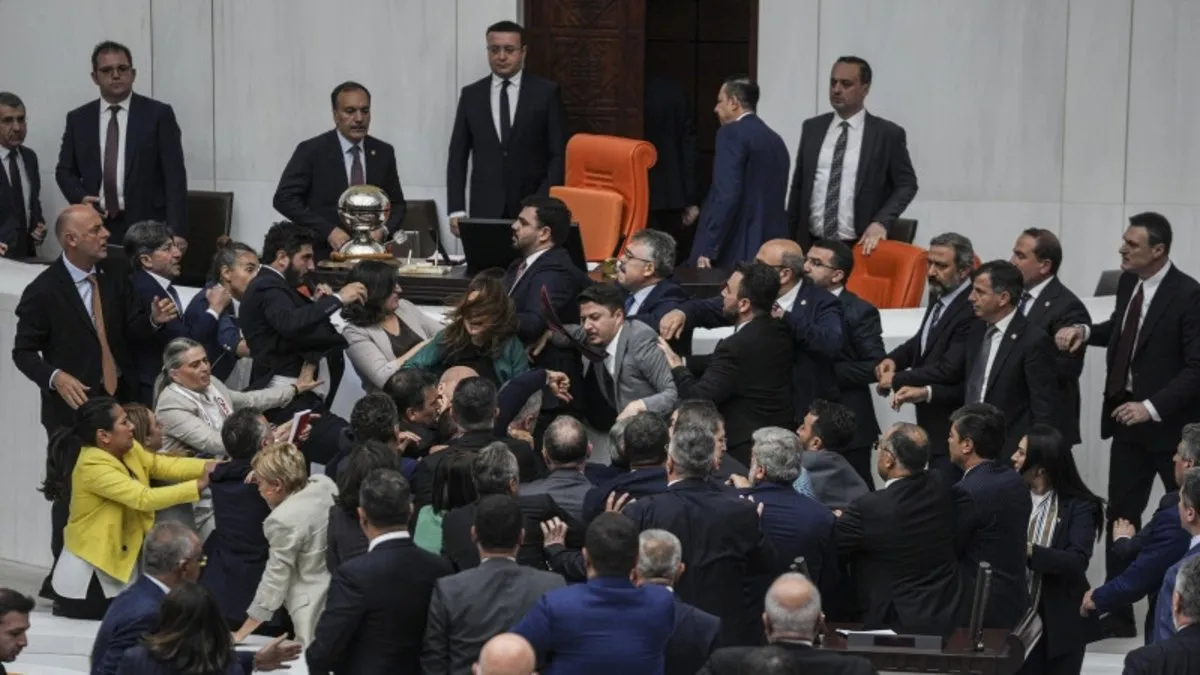 SON DAKİKA! TİP'li Ahmet Şık'tan provokasyon: Meclis'teki Can Atalay oturumunda kavga
