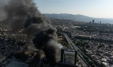 İzmir'de fabrikada çıkan yangın kontrol altına alındı #izmir