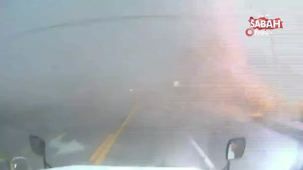 ABD Florida'da fırtınanın dev kamyonu yaprak gibi sallayıp devirdiği anlar kamerada | Video
