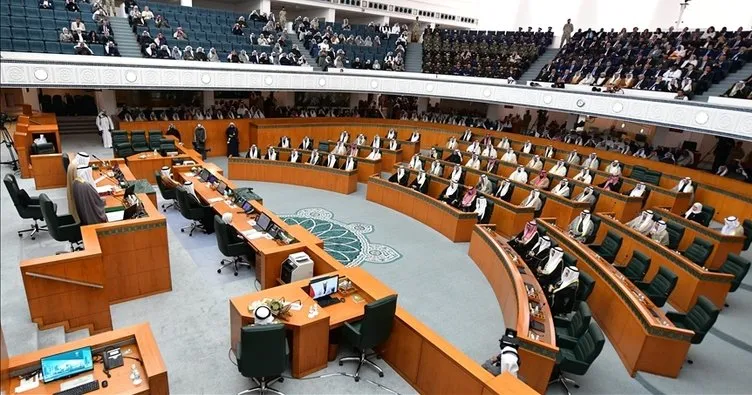 Kuveyt Emiri Sabah parlamentoyu feshetti