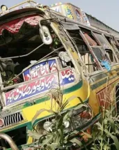 Yolcu otobüsü ters şeride girdi! 11 ölü