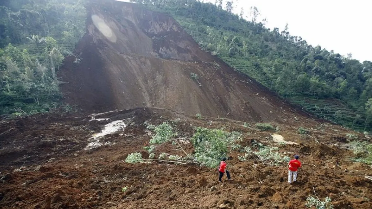 Endonezya’da heyelan: 6 ölü, 17 kayıp Endonezya’da heyelan: 6 ölü, 17 kayıp