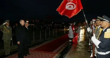 Cumhurbaşkanı Erdoğan Tunus’ta Şehitler Anıtına çelenk bıraktı