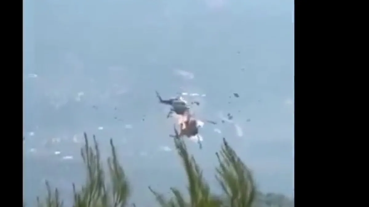 SON DAKİKA! Yunanistan'da iki söndürme helikopteri havada çarpıştı haber görseli