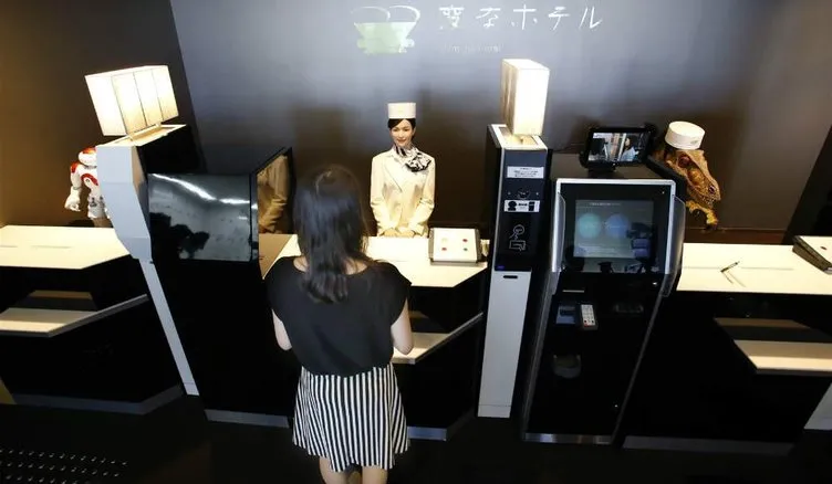 Akvaryum balıkları bile robot olan Japon oteli