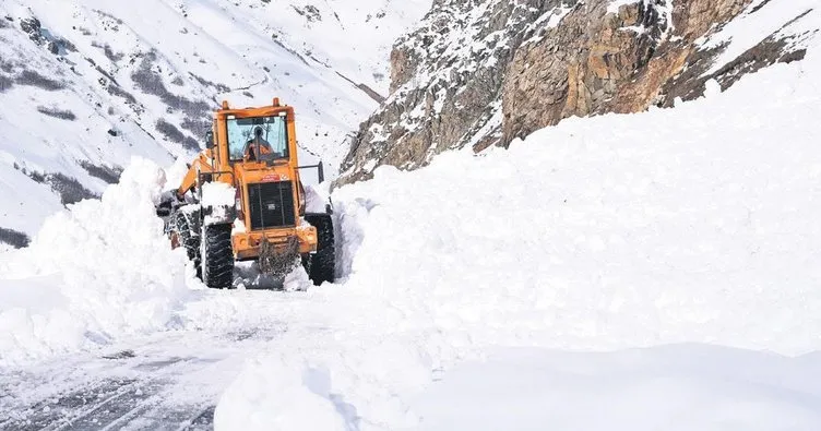 Ovit Yaylası beyaza büründü