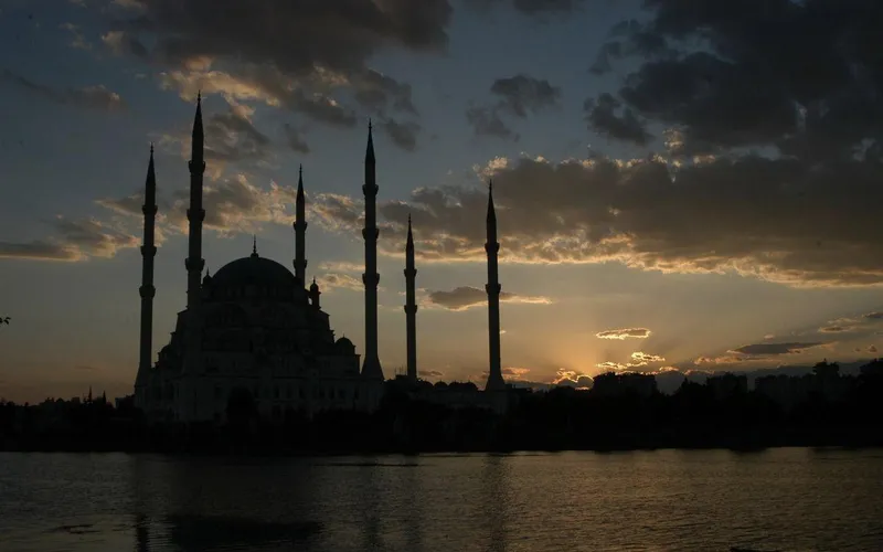 Regaib Kandili ne zaman? Bugün Kandil mi, ne kandili? Diyanet İşleri dini günler takvimi ile Regaib Kandili tarihi