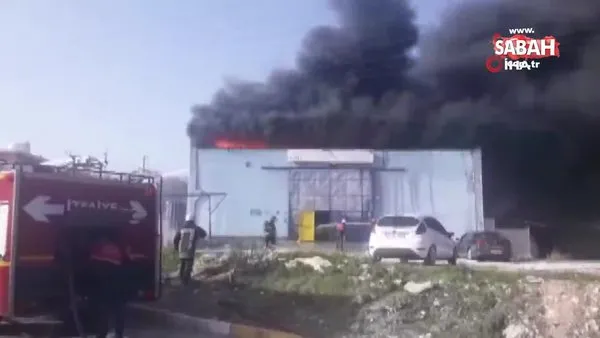 Mersin-Tarsus OSB'de çakmak fabrikası yanıyor