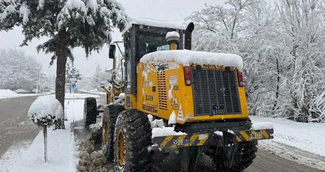 Konya’da yoğun kar yağışı okulları tatil ettirdi