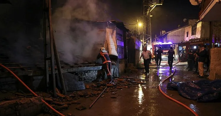 Ankara’da kundaklandığı iddia edilen 3 gecekondu yandı