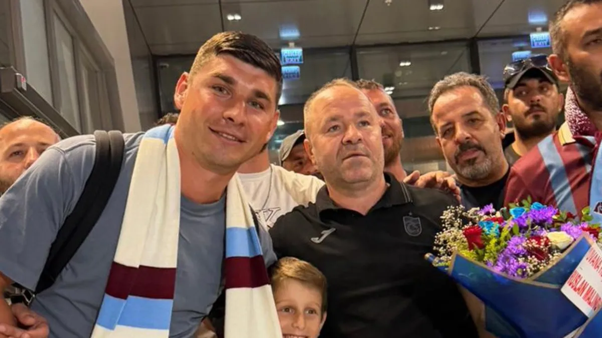 Ruslan Malinovskyi Trabzon Havalimanı'nda görüntüleniyor.