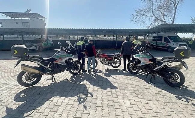 otoyolda-yaris-yapan-motosiklet-suruculerine-430-bin-tl-ceza-uygulandi-1773401755160.jpg