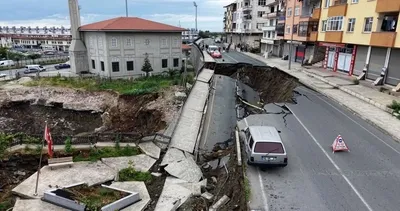 Rize'de tarihi yol çöktü: 2 bina tahliye edildi #artvin