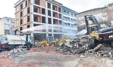 Bornova’da metruk binalar yıkılıyor