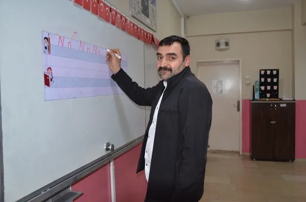musta-halk-egitim-merkezi-mudurlugu-bunyesinde-acilan-okuma-yazma-kursu-muslu-kadinlara-umut-oluyor-1793359075441.jpg