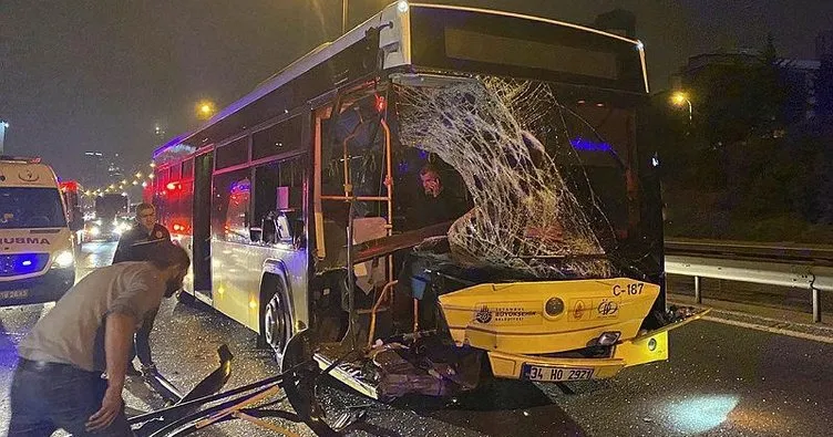 İETT otobüsü park halindeki minibüse çarptı: 2 yaralı