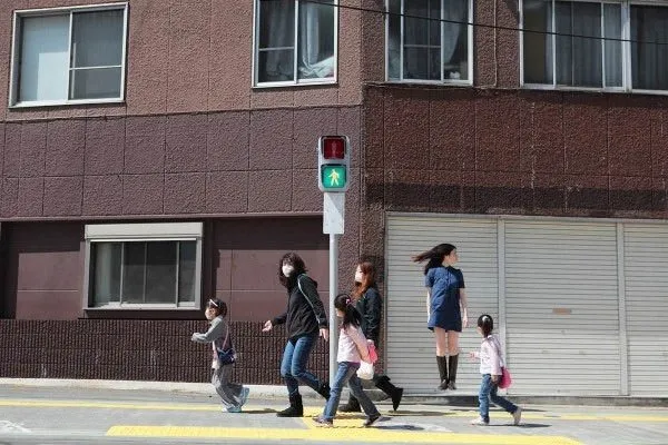 Uçan kızın fotoğrafları interneti alt üst etti