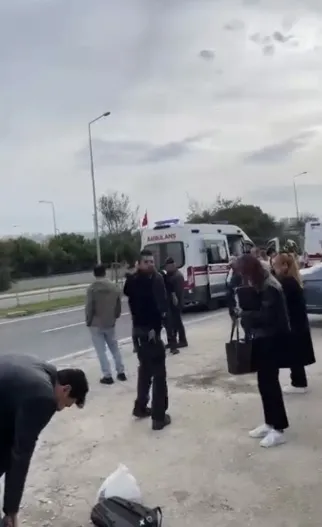 son-dakika-istanbulda-kamyon-ile-iett-otobusu-carpisti-9-yarali-var-1761568546769.jpg SON DAKİKA... İstanbul'da kamyon ile İETT otobüsü çarpıştı: 9 yaralı var!