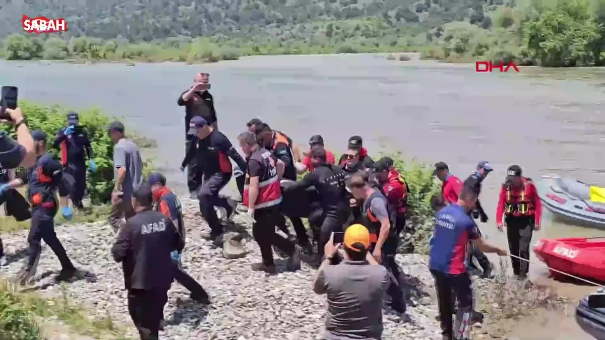 Düştükleri Kelkit Çayı’nda kaybolan iki kişiden birinin cansız bedeni bulundu | Video videosunu izle Düştükleri Kelkit Çayı’nda kaybolan iki kişiden birinin cansız bedeni bulundu | Video videosunu izle