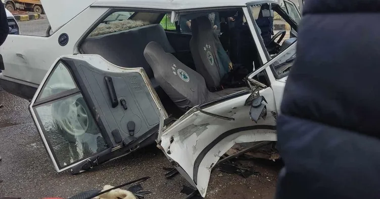 Manisa’da iki otomobil çarpıştı: 3 yaralı