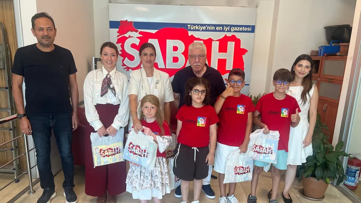 LÖSEV'li lösemiyi yenen çocuklar, Sabah gazetesini ziyaret ederek basın bayramını kutladı.
