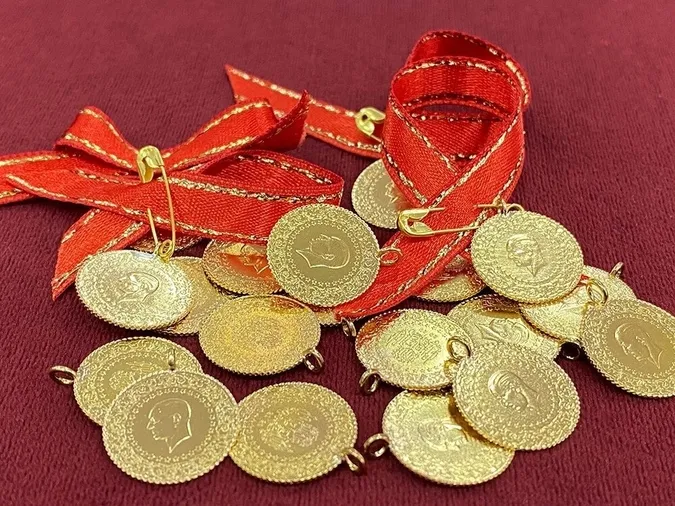 altin-fiyatlari-yeni-haftaya-rekorla-basladi-altin-gram-fiyati-neden-yukseliyor-canli-gram-altin-ceyrek-altin-1653904329034.jpg
