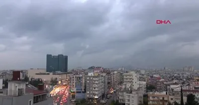SON DAKİKA: Antalya’da fırtına ve kuvvetli yağış! Uçan çatı ve klima üniteleri 5 araca hasar verdi