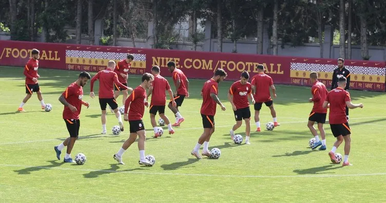 Galatasaray yeni sezon hazırlıklarına Selçuk İnan yönetiminde başladı