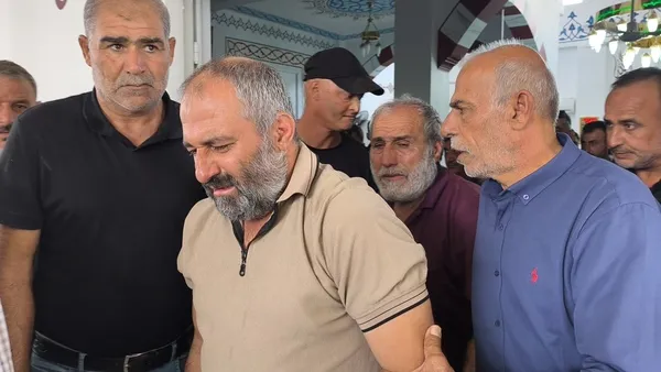 girne-faciasinda-kaybolan-kardeslerin-cenaze-namazi-kilindi-acili-agabeyin-feryadi-yurek-yakti-olusune-bile-ra-1790666256172.jpg