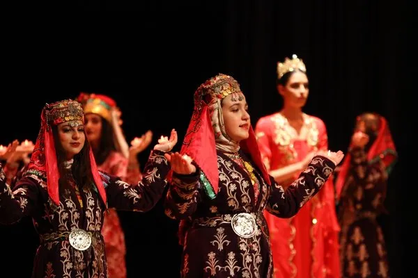 Geleneksel Türk gelinlikleri büyüledi