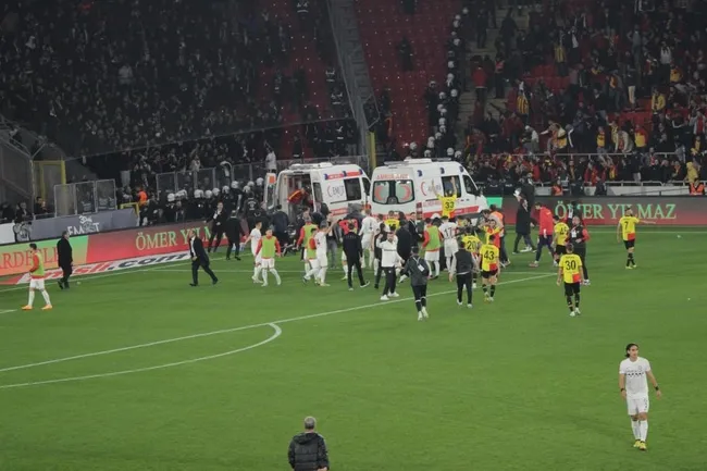son-dakika-olayli-goztepe-altay-maciyla-ilgili-yeni-gelisme-19-kisi-tutuklandi-1669829830215.jpg