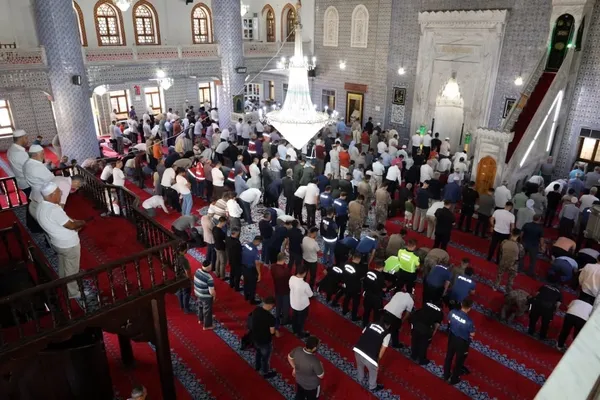 sanliurfada-15-temmuz-sehitleri-icin-2-bin-530-hatim-okundu-1784124414223.jpg