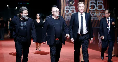 Kırmızı halıda şıklık yarışı