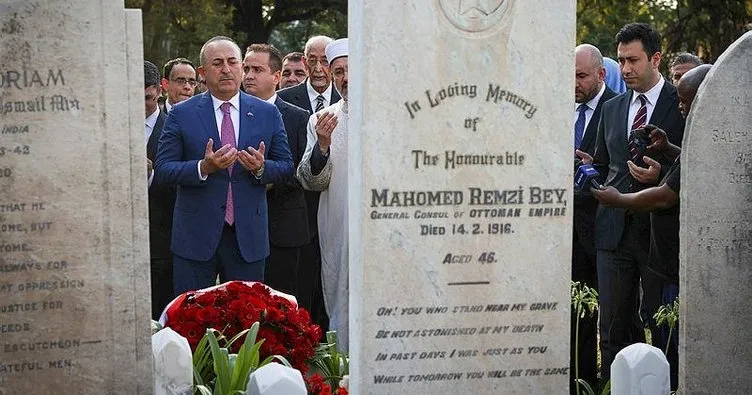 Bakan Çavuşoğlu, Güney Afrika’da Mehmet Remzi Bey’in kabrini ziyaret etti