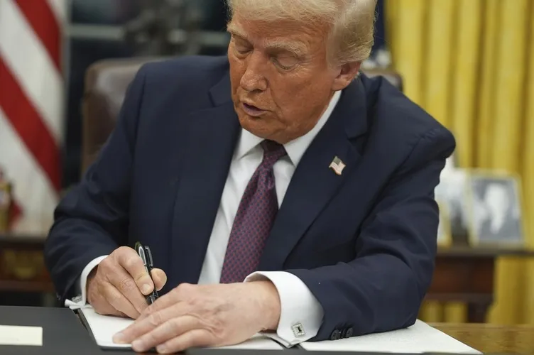 ABD’nin yeni dönemi krizli başladı: Trump tüm sözleşmeleri iptal etti! Dua töreninde tepki çeken konuşma