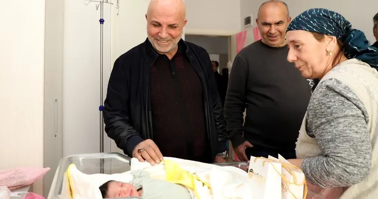 C. Alanyaspor Başkanı Çavuşoğlu ‘Mucize’ bebeği ziyaret etti